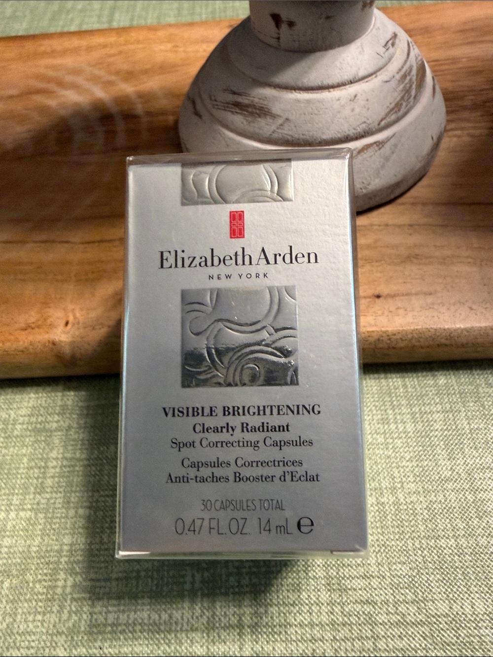 Elizabeth Arden clearly radiant spot correcting capsules 0.47fl oz 30 capsules